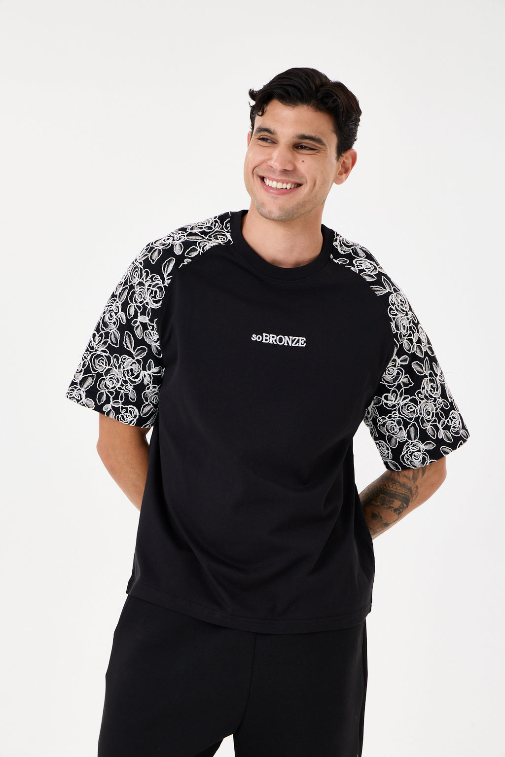 Black Brode Detaylı Reglan T-shirt