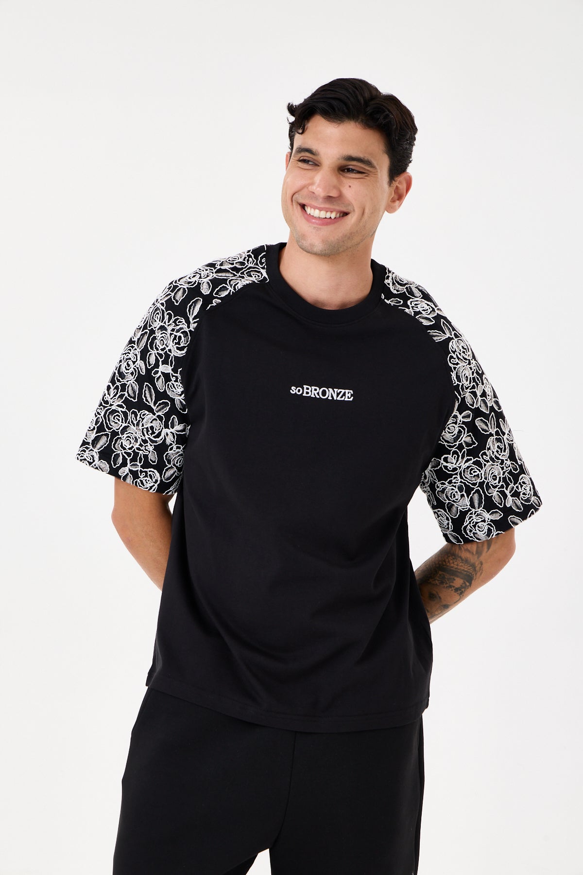 Black Brode Detaylı Reglan T-shirt