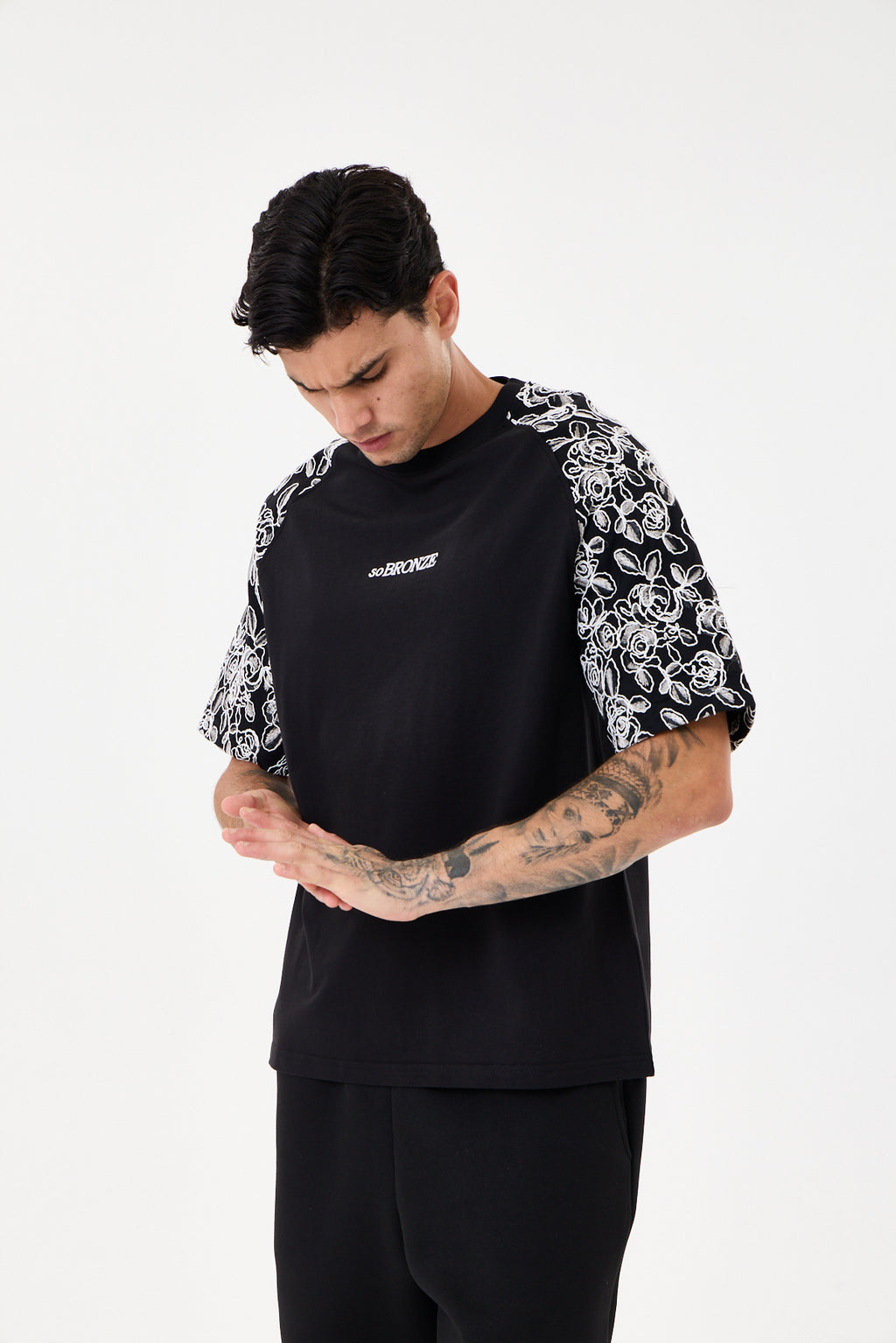 Black Brode Detaylı Reglan T-shirt