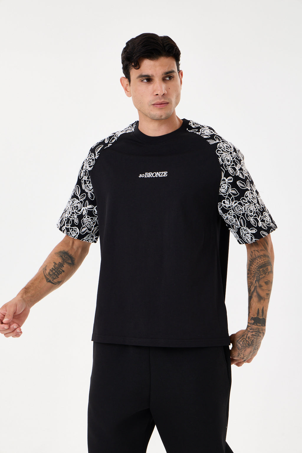 Black Brode Detaylı Reglan T-shirt