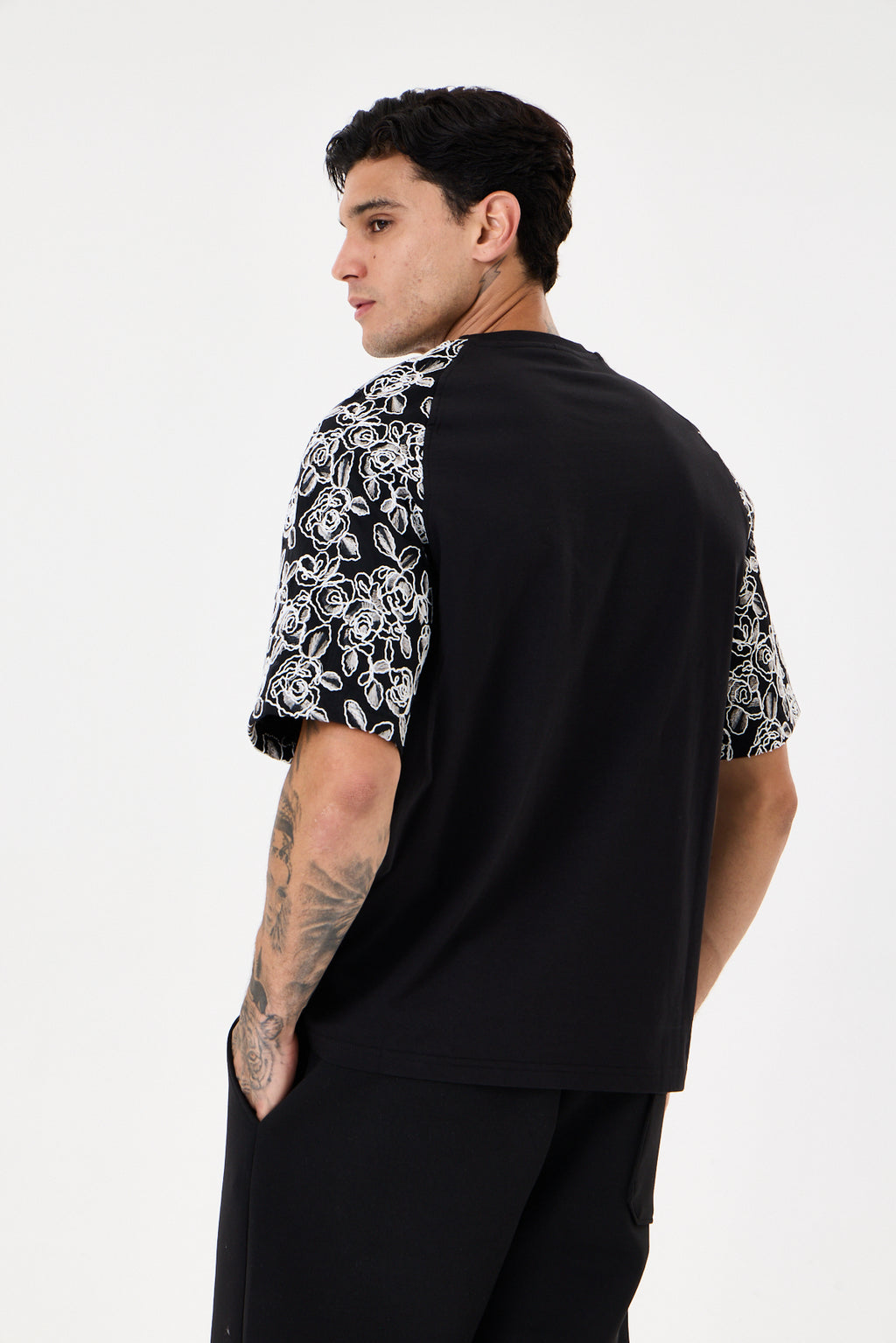 Black Brode Detaylı Reglan T-shirt