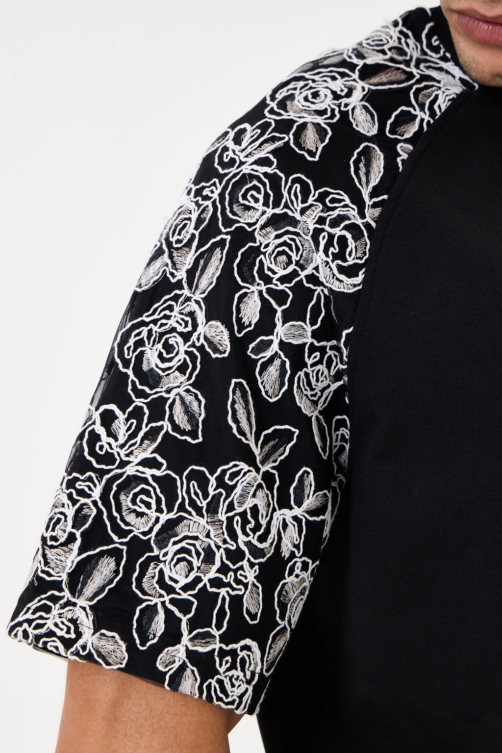 Black Brode Detaylı Reglan T-shirt