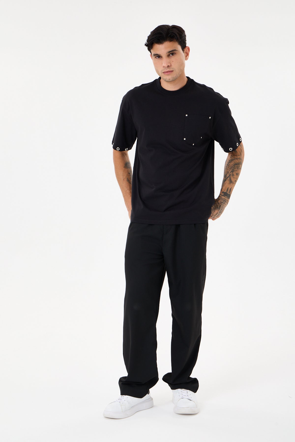 Black Kollar Kuş Gözü Detaylı Comfort T-shirt