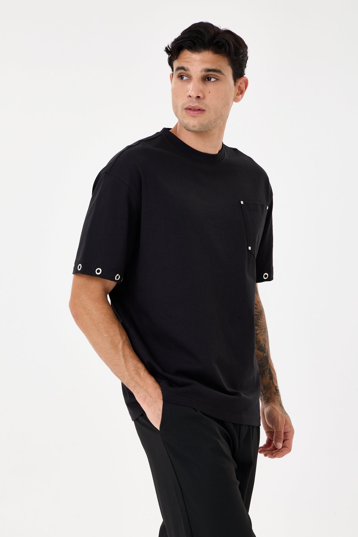 Black Kollar Kuş Gözü Detaylı Comfort T-shirt