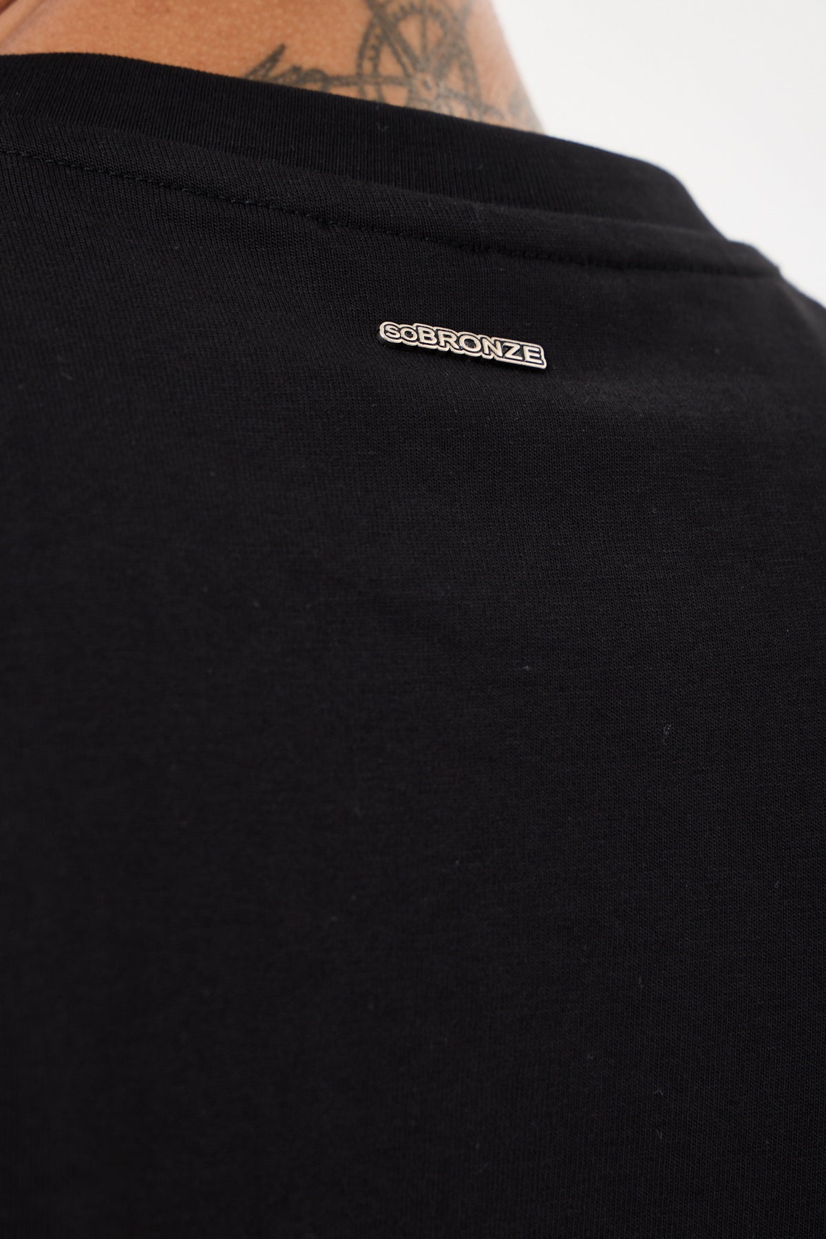 Black Kollar Kuş Gözü Detaylı Comfort T-shirt